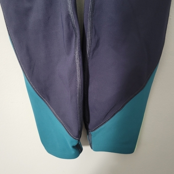 Athleta Crunch Colorblock 7/8 Tight Leggings in Supersonic - Picture 8 of 12